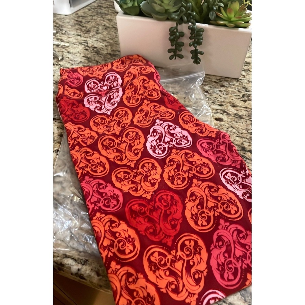 LuLaRoe Valentines‎ Heart Patterned Leggings Size OS